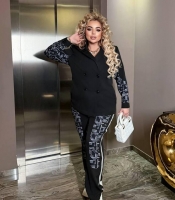 Костюм-двойка женский из крепа двубортный жакет с принтованными вставками и лампасами и прямые брюки на резинке с карманами весенний