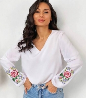 Блуза женская из софта с вышивкой цветы V-образный вырез с длинными рукавами свободного кроя весенняя