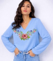 Блуза женская из софта с вышивкой цветы V-образный вырез свободного кроя с длинными рукавами весенняя
