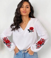 Блуза женская из софта с вышивкой цветы V-образный вырез свободного кроя с длинными рукавами весенняя