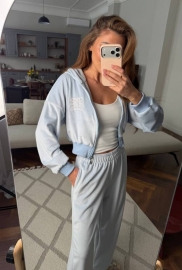 Спортивний костюм Спортивний костюм