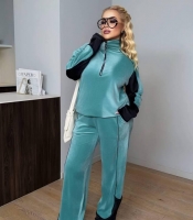 Спортивный костюм женский из велюра с кофтой на молнии и высоким воротником брюками палаццо с фиксаторами и лампасами оверсайз демисезонный