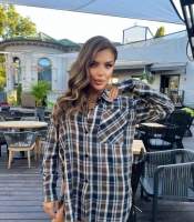 Рубашка женская байковая в клетку свободного кроя удлиненная с длинным рукавом на пуговицах демисезонная