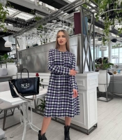 Платье-трапеция женское в клетку из коттона с легкой байкой расклешенное с длинным рукавом весеннее