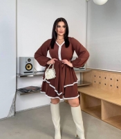 Платье-трапеция женское из евро-костюмки свободного кроя с длинным рукавом и кружевным декором весеннее