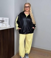 Костюм-тройка женский из двунитки и эко кожи с бомбером футболкой и джоггерами оверсайз весенний