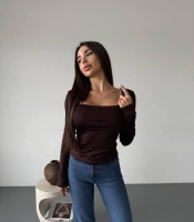 Лонгслив женский из микродайвинга приталенный с длинным рукавом и квадратным вырезом весенний