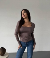 Лонгслив женский из микродайвинга приталенный с длинным рукавом и квадратным вырезом весенний