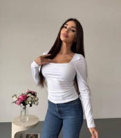 Лонгслив женский из микродайвинга приталенный с длинным рукавом и квадратным вырезом весенний