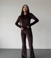 Костюм-двойка женский велюровый с лонгсливом и расклешенными брюками повседневный