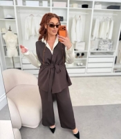 Костюм-тройка женский с рубашкой жилетом и брюками из костюмной ткани и шелка деловой нарядный