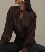 Блуза женская шелковая свободного кроя с длинным рукавом и воротником-чокером на пуговицах демисезонная