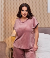 Пижама женская из велюра на хлопковой основе с футболкой и шортами демисезонная