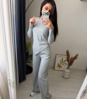 Костюм женский из рубчика двойка: асимметричная кофта и прямые брюки весенний