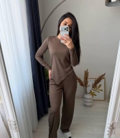 Костюм женский из рубчика двойка: асимметричная кофта и прямые брюки демисезонный