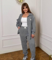 Костюм женский из микровельвета двойка: рубашка свободного кроя на пуговицах и джоггеры с высокой посадкой весенний