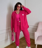 Костюм женский из микровельвета двойка: рубашка свободного кроя на пуговицах и джоггеры с высокой посадкой весенний
