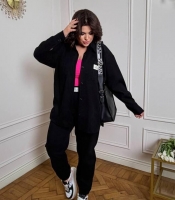 Костюм женский из микровельвета двойка: рубашка свободного кроя на пуговицах и джоггеры с высокой посадкой весенний