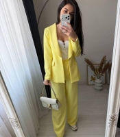 Костюм-двойка женский из костюмной ткани с пиджаком на подкладке и прямыми брюками с высокой посадкой весенний