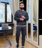 Костюм мужской из двунитки прогулочный с кофтой свободного кроя и брюками на резинке со шнурком весенний