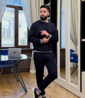 Костюм мужской из двунитки прогулочный с кофтой свободного кроя и брюками на резинке со шнурком весенний