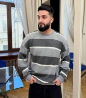 Свитер мужской из плотной вискозы в полоску свободного кроя весенний