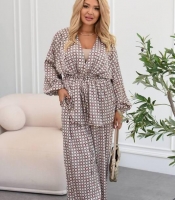 Костюм-двойка женский из шелка Армани с рубашкой на запах под пояс и широкими брюками весенний