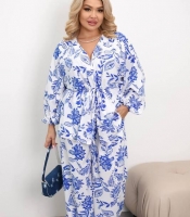 Костюм-двойка женский из софта с рубашкой на запах под пояс и широкими брюками весенний