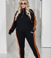 Спортивный костюм женский из двунитки с кофтой на молнии и зауженными брюками с лампасами демисезонный