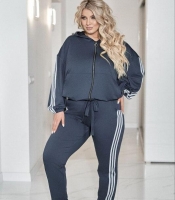Спортивный костюм женский из двунитки с кофтой на молнии и брюками с манжетами и лампасами демисезонный