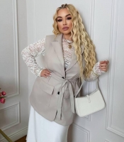 Костюм-двойка женский из кружева и эко кожи: лонгслив и удлинённая жилетка весенний