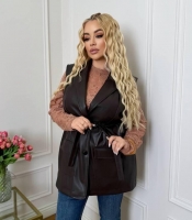 Костюм-двойка женский из кружева и эко кожи: лонгслив и удлинённая жилетка весенний