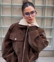 Бомбер женский из эко замши оверсайз с карманами на молнии короткий весенний