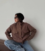 Куртка женская из экозамши оверсайз с накладными карманами средняя весенняя