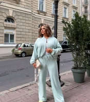 Спортивный костюм женский из двунитки прогулочный двойка с укороченной кофтой и широкими штанами демисезонный