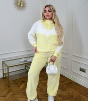 Костюм-двойка женский велюровый повседневный с кофтой на молнии и свободными брюками оверсайз демисезонный