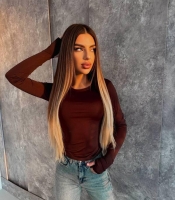 Лонгслив женский из микродайвинга базовый облегающий демисезонный с длинными рукавами и разрезом под пальчик