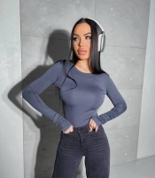Лонгслив женский из микродайвинга базовый облегающий демисезонный с длинными рукавами и разрезом под пальчик