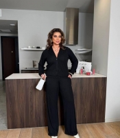 Костюм-двойка женский из хлопкового рубчика повседневный оверсайз с кофтой на застежке и прямыми брюками весенний