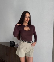 Лонгслив женский из вискозы с эластиком приталенный весенний с длинными рукавами и вырезом капля