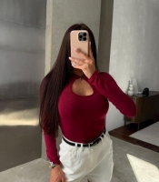 Лонгслив женский из вискозы с эластиком приталенный весенний с длинными рукавами и вырезом капля