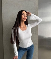 Лонгслив женский из вискозы с эластиком приталенный весенний с квадратным вырезом кружевной отделкой и длинными рукавами