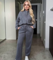 Костюм-двойка женский из замши на дайвинге с бомбером и брюками оверсайз демисезонный