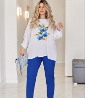 Костюм-двойка женский из софта и костюмной ткани с принтом свободная блузка с разрезами на рукавах и брюки весенний