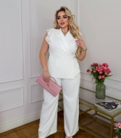 Костюм-двойка женский с жилетом на запах и прямыми брюками нарядный