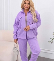 Костюм-двойка женский из хлопкового вельвета с жакетом-рубашкой и прямыми брюками весенний