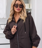 Ветровка женская из плащевки Эмми на подкладке с капюшоном на молнии с карманами и рукавом реглан весенняя