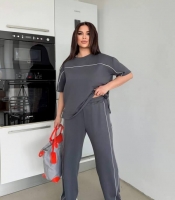 Спортивный костюм женский из двунитки пенье с футболкой и широкими брюками свободного кроя демисезонный