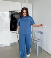 Костюм-двойка женский из двунитки пенье с футболкой и широкими брюками свободного кроя демисезонный