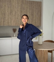 Костюм-двойка женский из костюмки Бостон с рубашкой свободного кроя и широкими брюками весенний